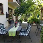 Weingut Erich Serwazi Pensjonat Mesenich
