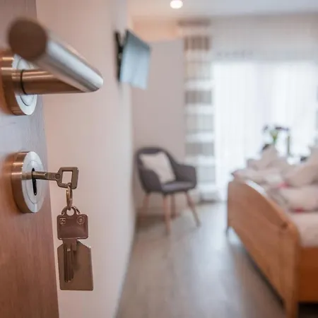 Weingut Erich Serwazi 3* ميسينيش