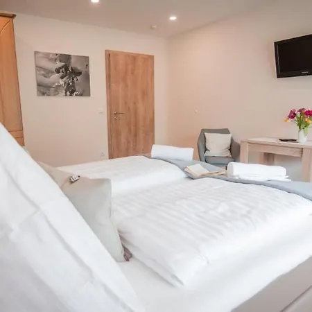 بيت ضيافة Weingut Erich Serwazi 3*