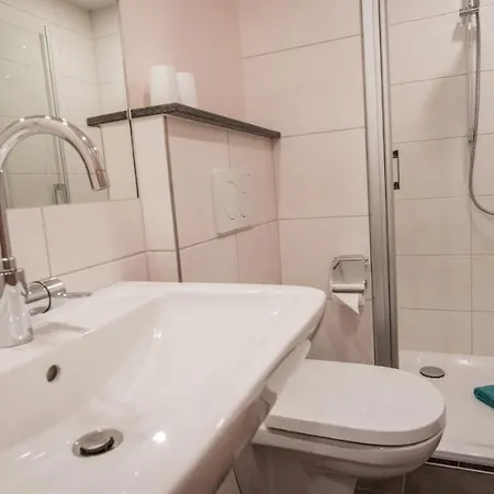 بيت ضيافة Weingut Erich Serwazi