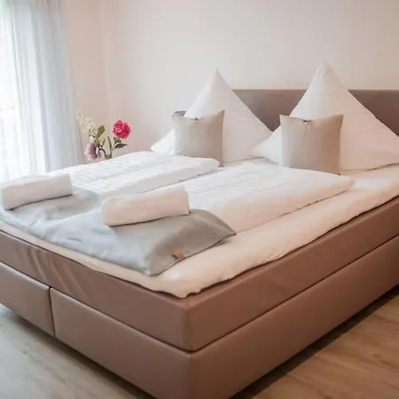 بيت ضيافة Weingut Erich Serwazi 3*