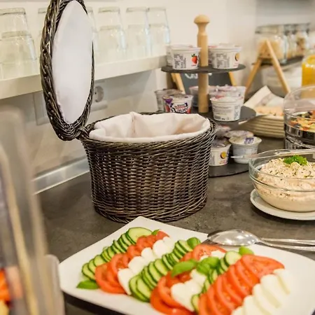 بيت ضيافة Weingut Erich Serwazi 3*