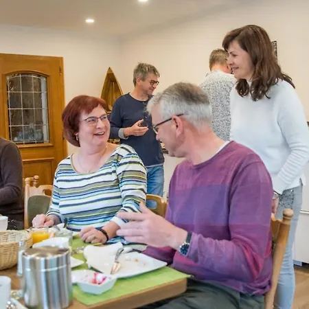 Weingut Erich Serwazi 3* Mesenich