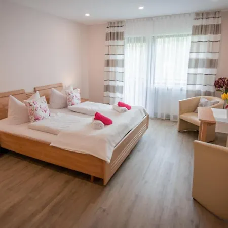 Weingut Erich Serwazi בית הארחה 3*