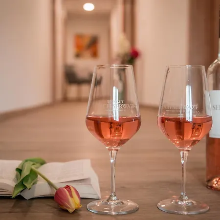 Weingut Erich Serwazi Gasthof *