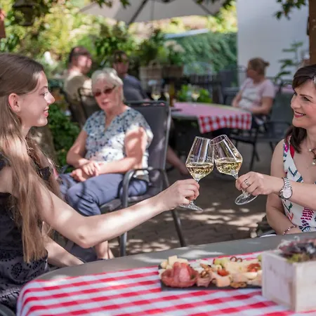 Konukevi Weingut Erich Serwazi