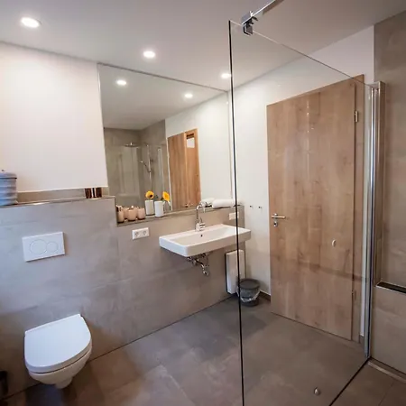 Weingut Erich Serwazi Konukevi 3*