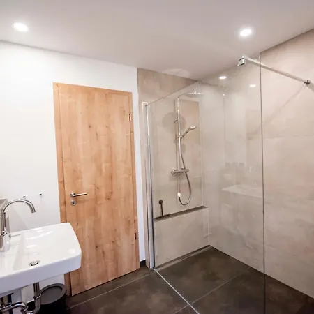 Weingut Erich Serwazi 3* מזניך