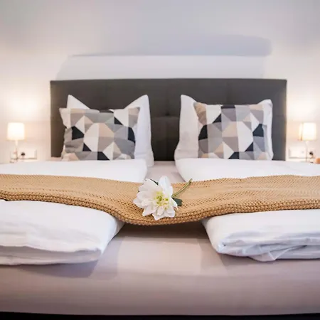 Weingut Erich Serwazi بيت ضيافة ميسينيش