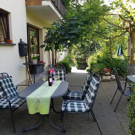 Weingut Erich Serwazi Pensionat Mesenich