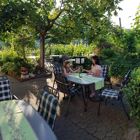 Weingut Erich Serwazi 3* מזניך